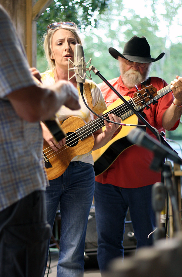 Julie Ray and Ray Benson perform with Clear Blue Sky at Pine Mountain Bluegrass Jamboree